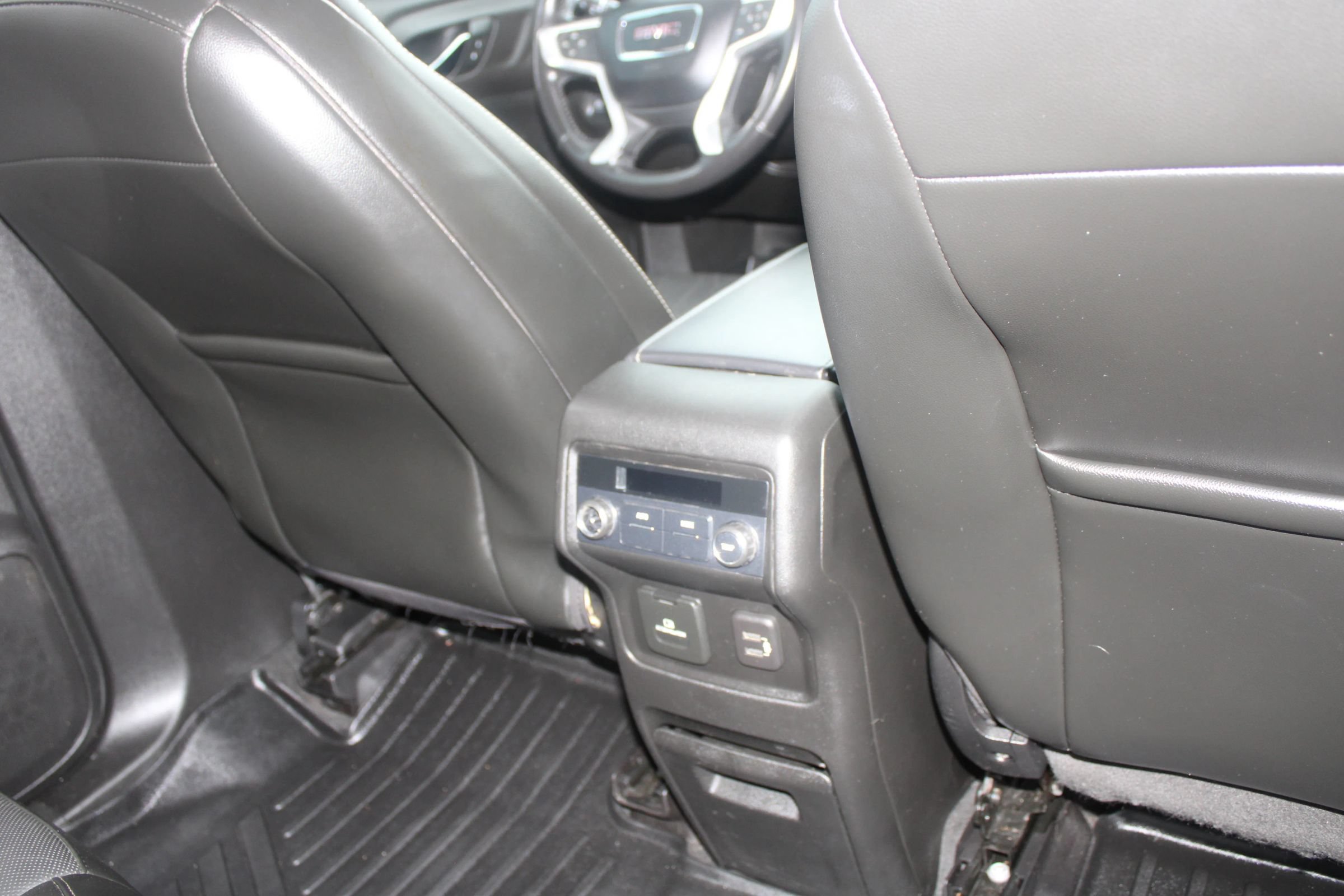 Used 2019 GMC Acadia SLT FWD image 15