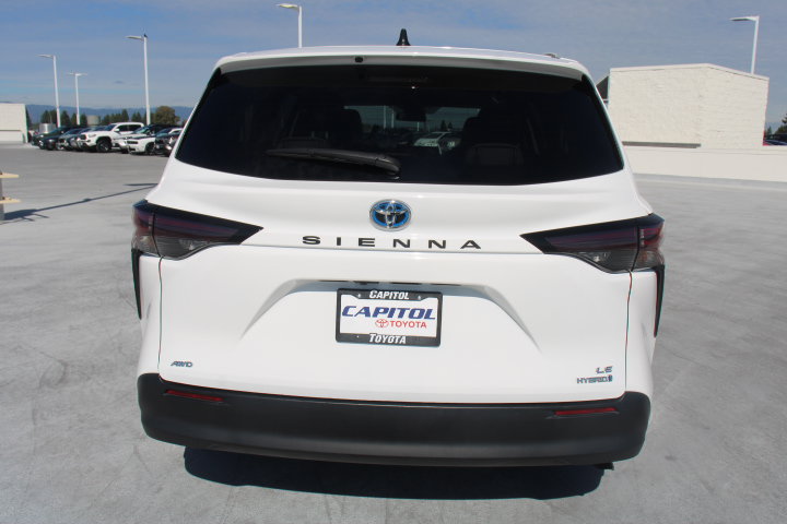 Certified 2024 Toyota Sienna LE AWD/4WD image 4