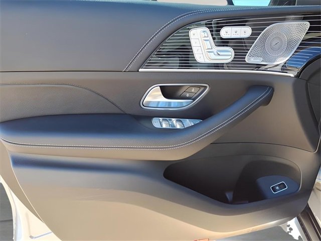 Used 2024 Mercedes-Benz GLS 580 4MATIC image 17