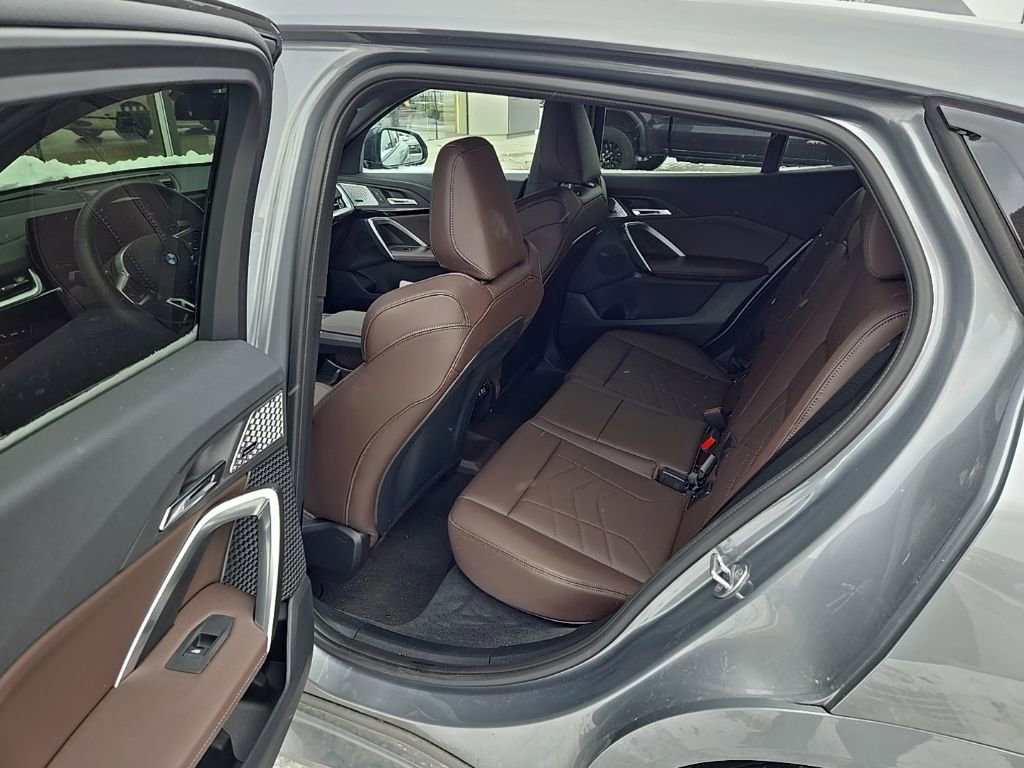 Used 2025 BMW X2 xDrive28i w/ Premium Package image 17