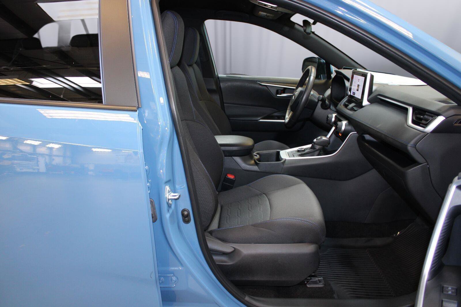 Used 2025 Toyota RAV4 SE AWD/4WD image 37