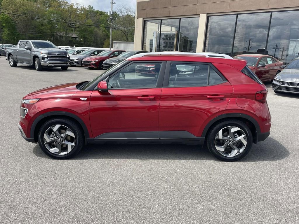 Used 2022 Hyundai Venue Limited image 2