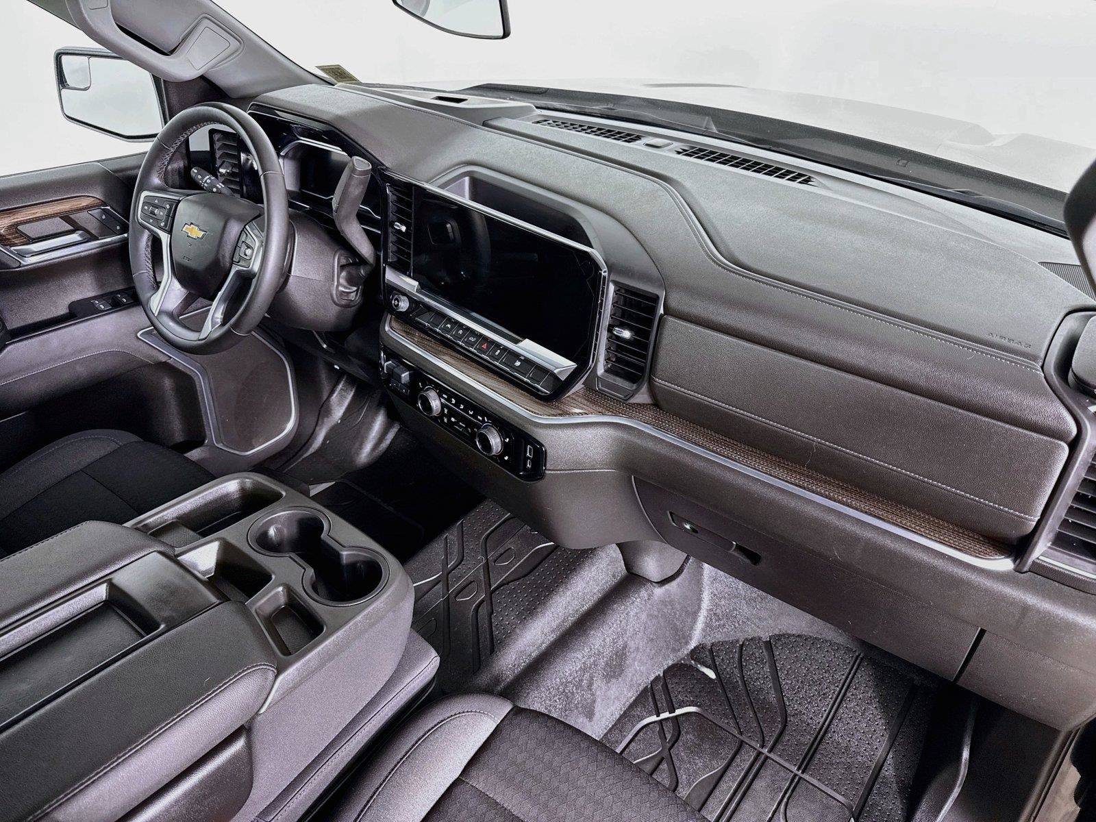 Used 2023 Chevrolet Silverado 1500 LT AWD/4WD image 29
