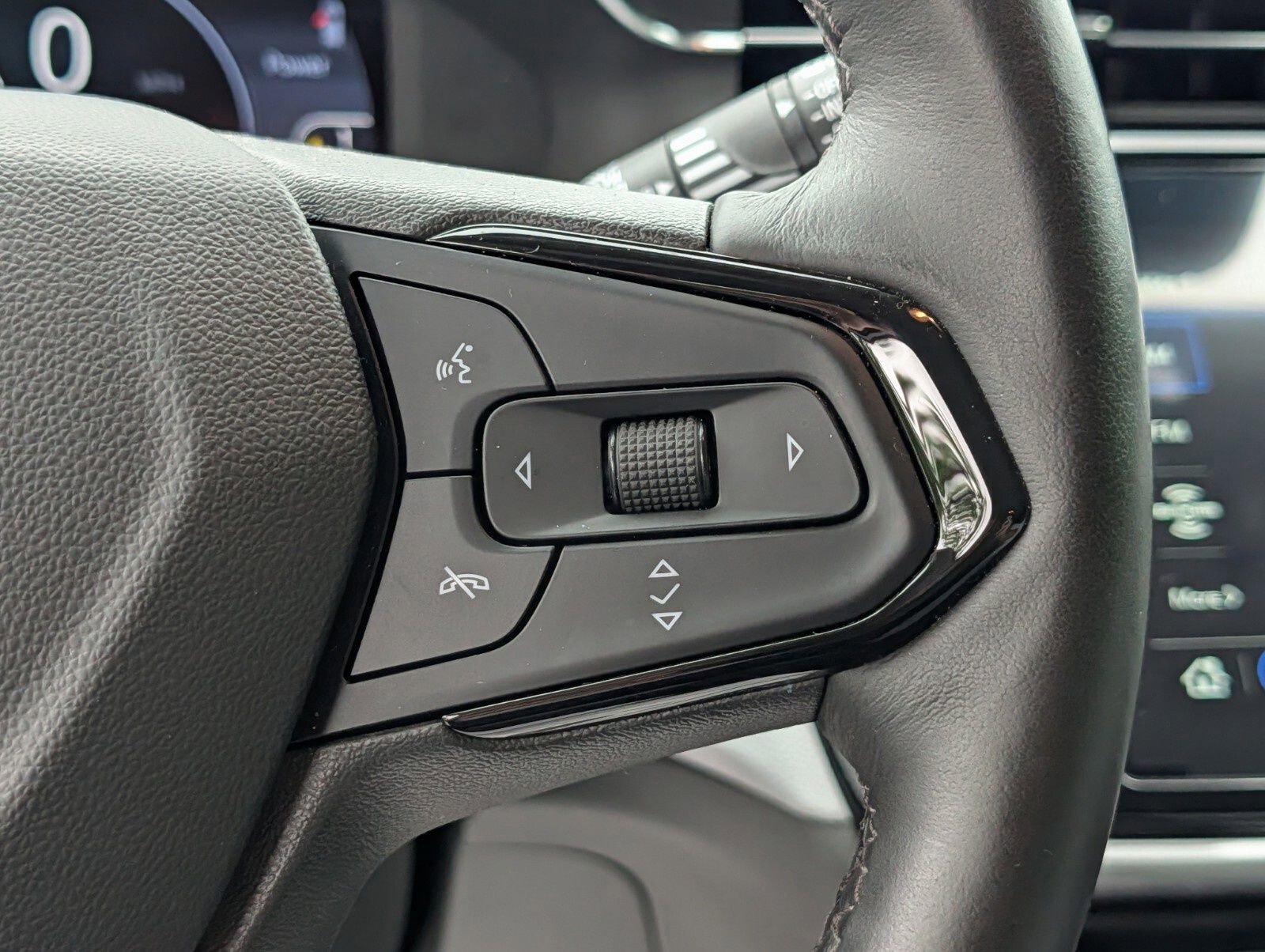 Used 2023 Chevrolet Bolt EUV Premier FWD image 33