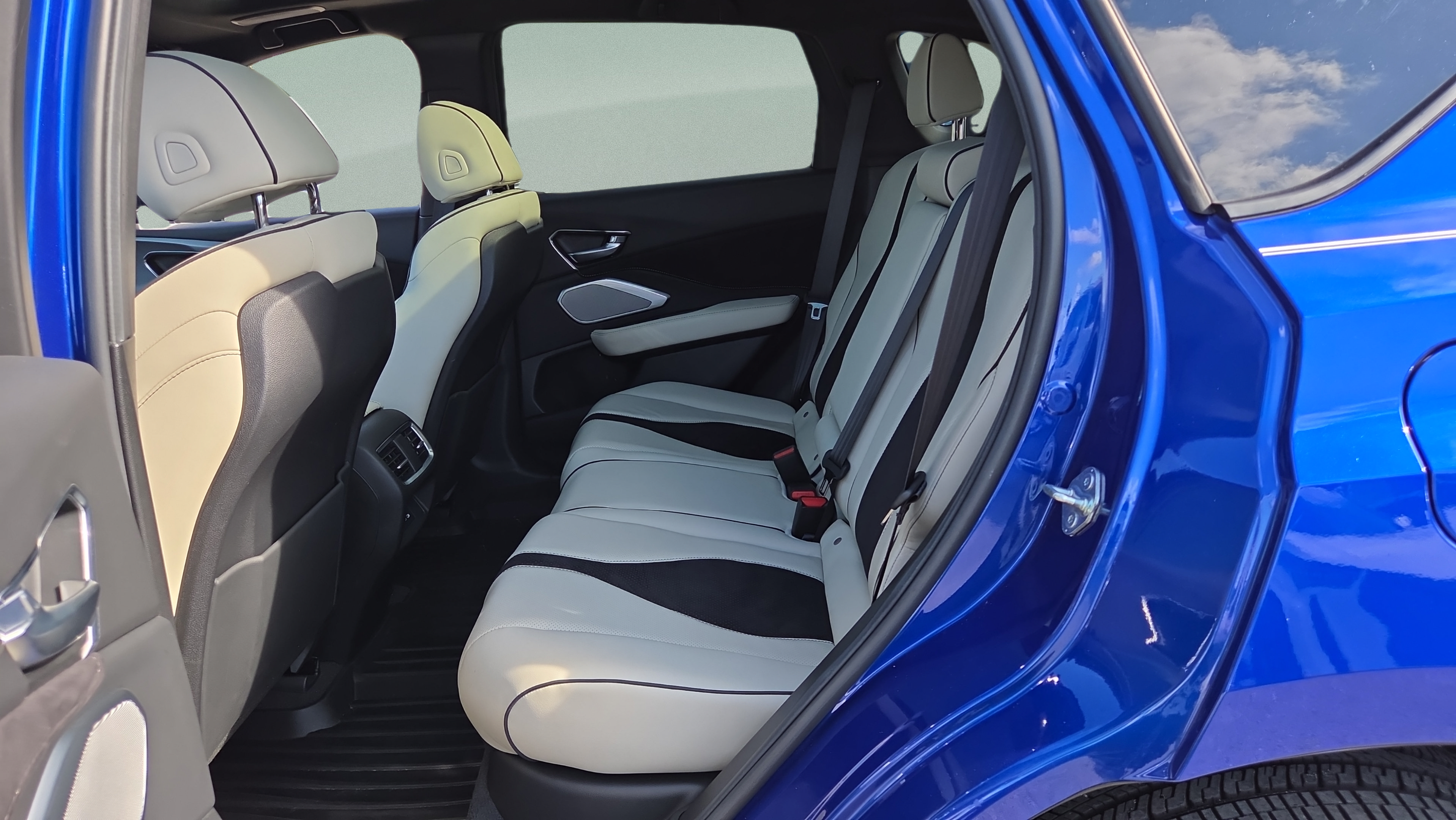 Certified 2025 Acura RDX w/ Advance Package AWD/4WD image 11