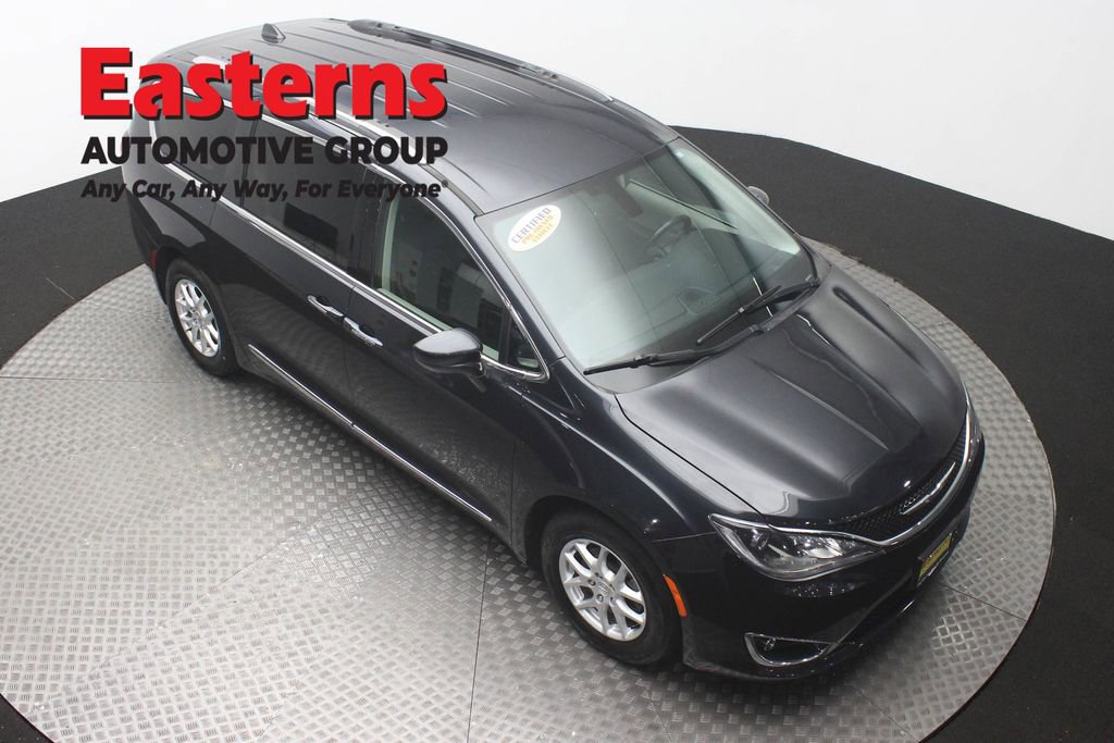 Used 2020 Chrysler Pacifica Touring-L FWD image 3