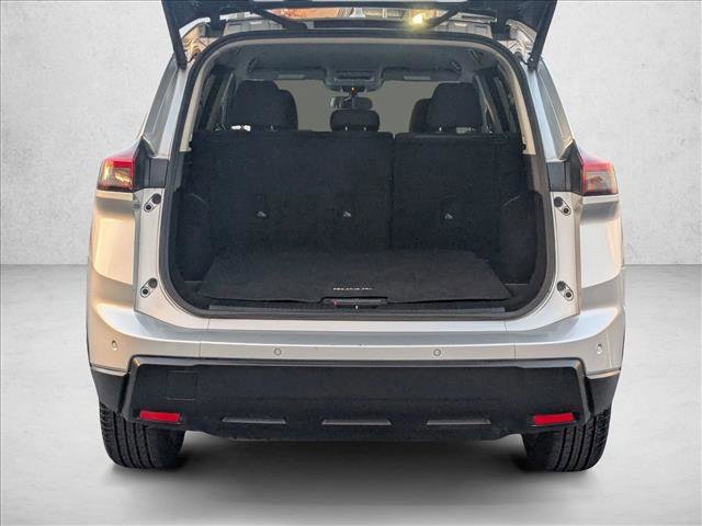 Used 2024 Nissan Rogue SV image 6