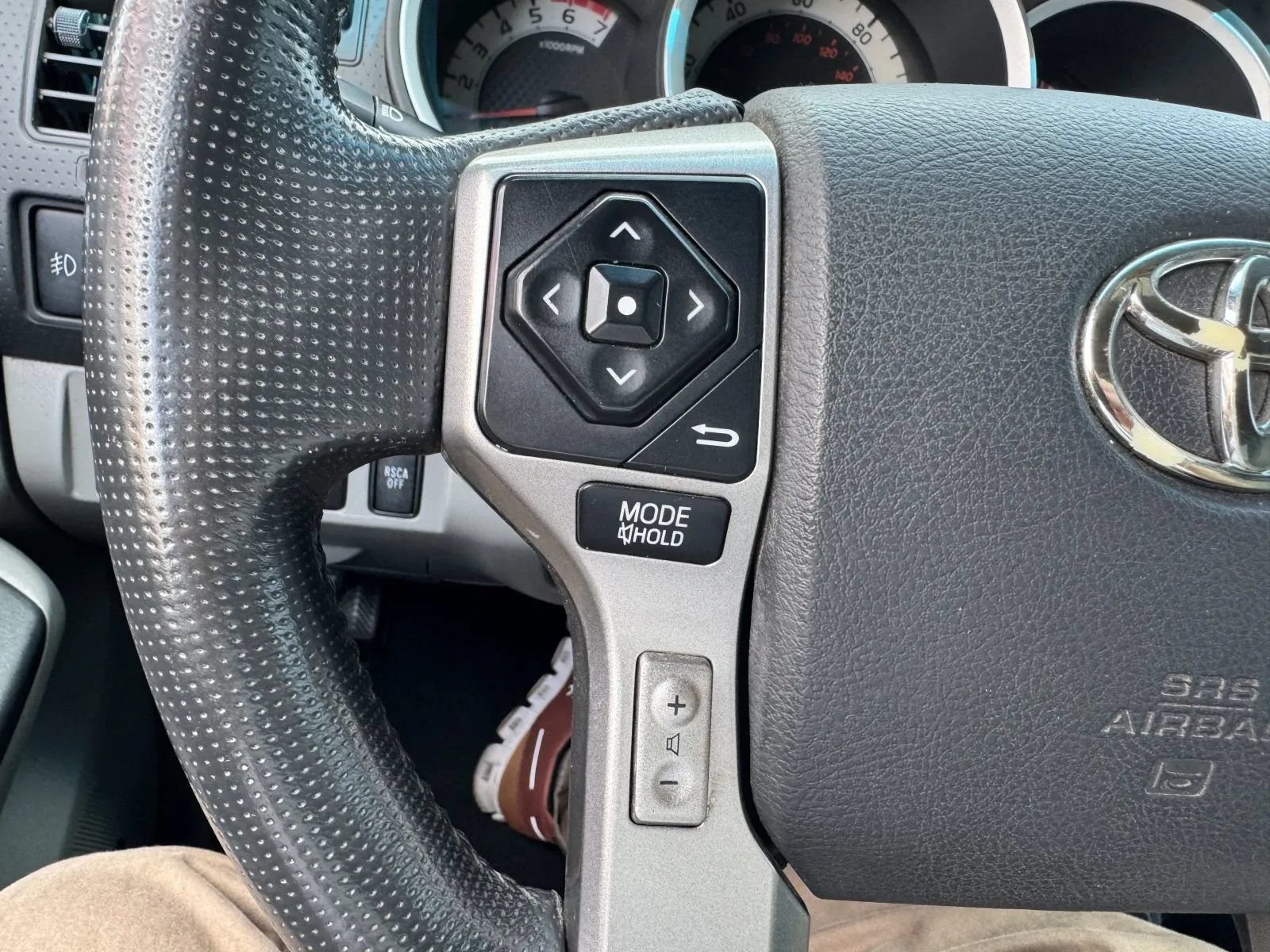 Used 2014 Toyota Tacoma 4x4 Double Cab w/ Limited Package image 25
