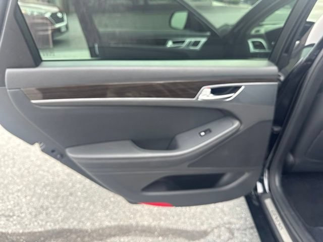 Used 2020 Genesis G80 3.8 RWD image 17
