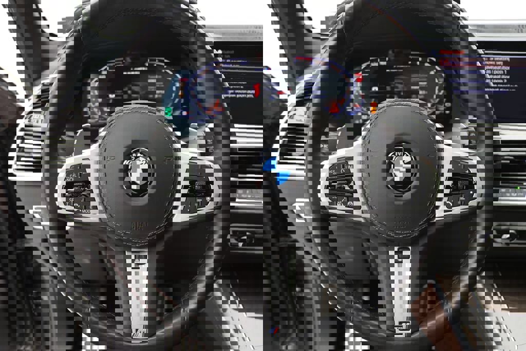 Used 2022 BMW X5 M50i w/ Executive Package image 21