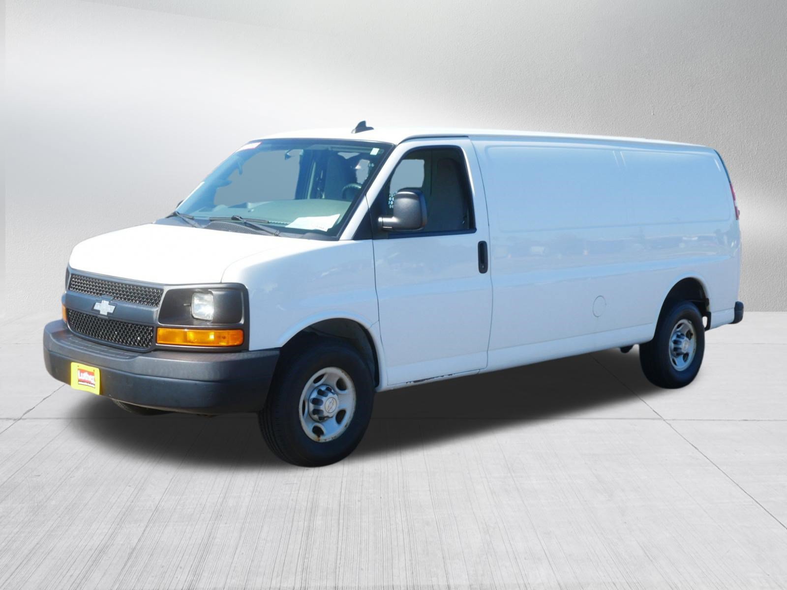 Used 2016 Chevrolet Express 3500 Extended RWD image 3