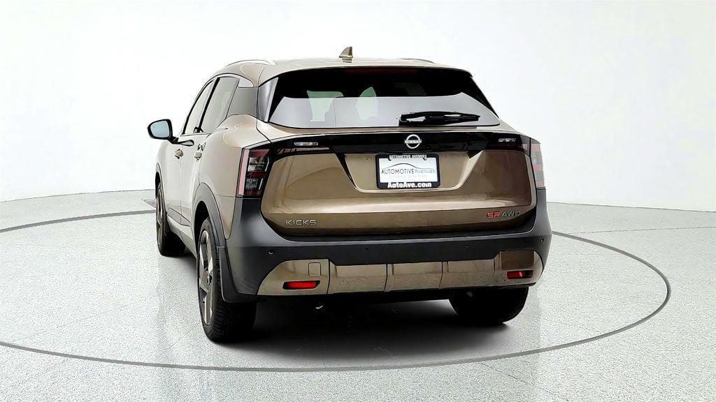 Used 2025 Nissan Kicks SR w/ Illumination Package AWD/4WD image 6
