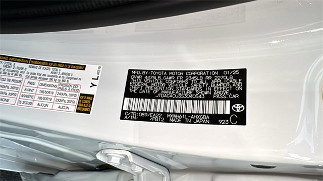 Used 2025 Toyota Prius Plug-In Hybrid image 32