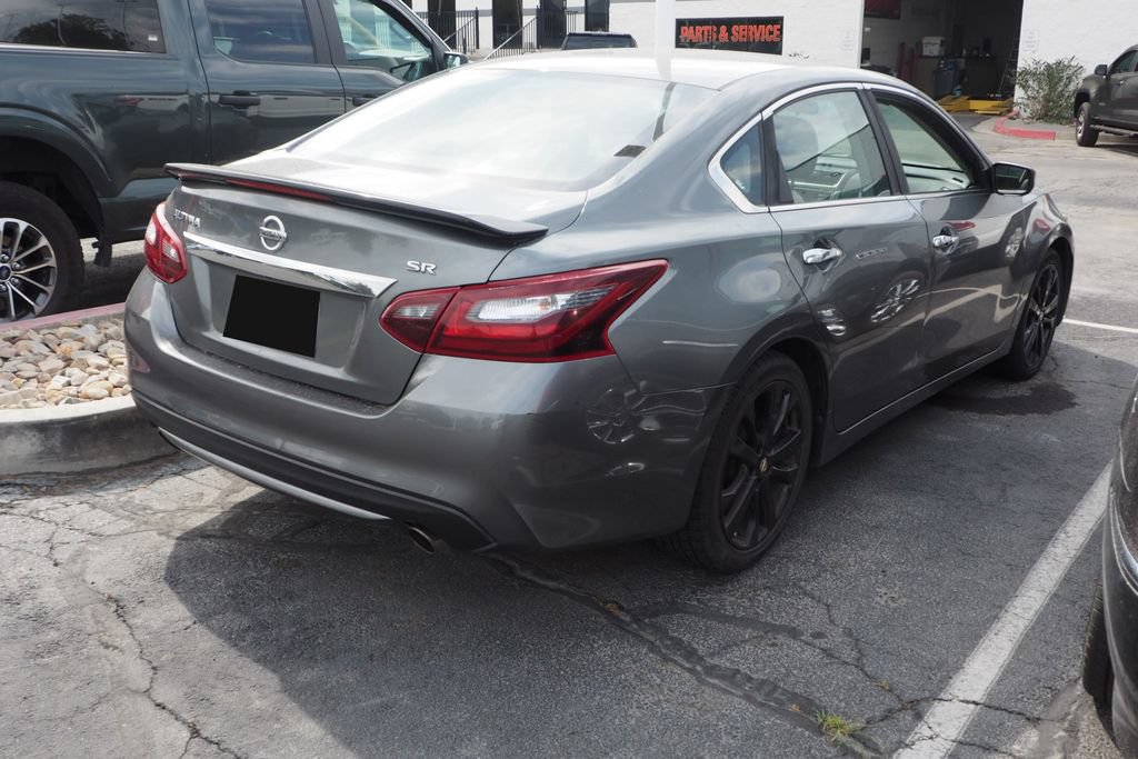 Used 2017 Nissan Altima 2.5 SR w/ Midnight Edition Package FWD image 3