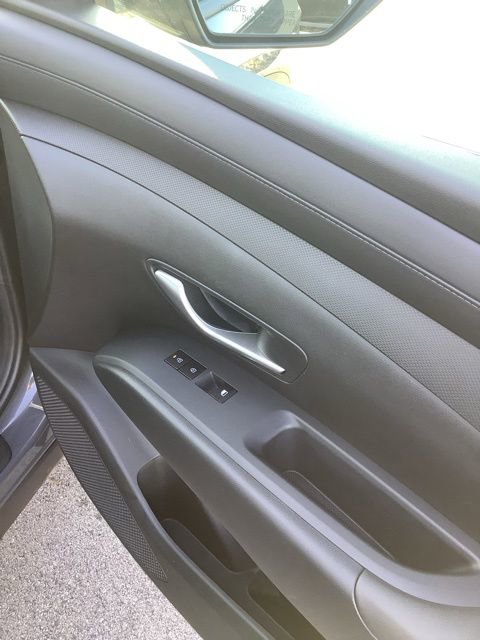 Certified 2025 Hyundai Tucson SE image 24