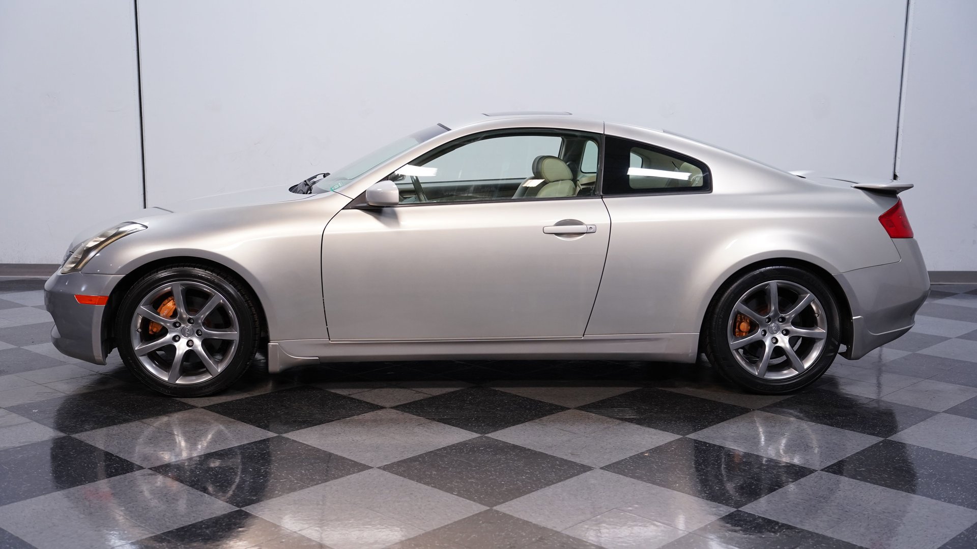 Used 2004 INFINITI G35 Coupe w/ Premium Pkg image 2