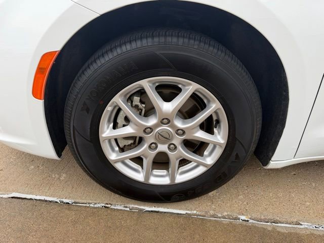 Used 2024 Chrysler Pacifica Touring-L FWD image 29