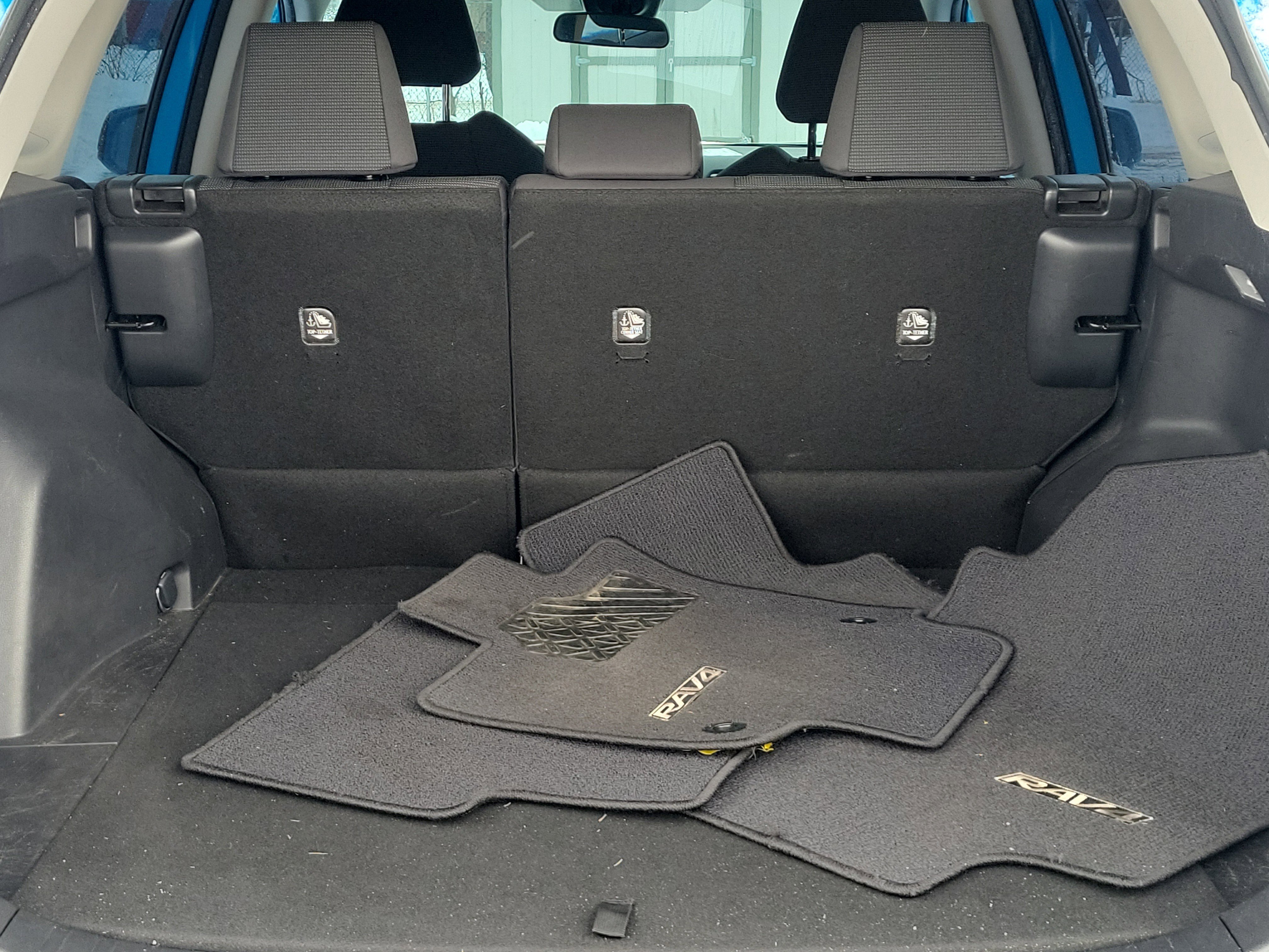 Used 2020 Toyota RAV4 LE image 7