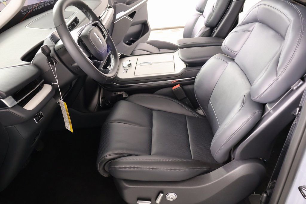 New 2025 Lincoln Navigator Reserve AWD/4WD image 11