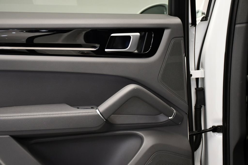 Used 2023 Porsche Cayenne image 43
