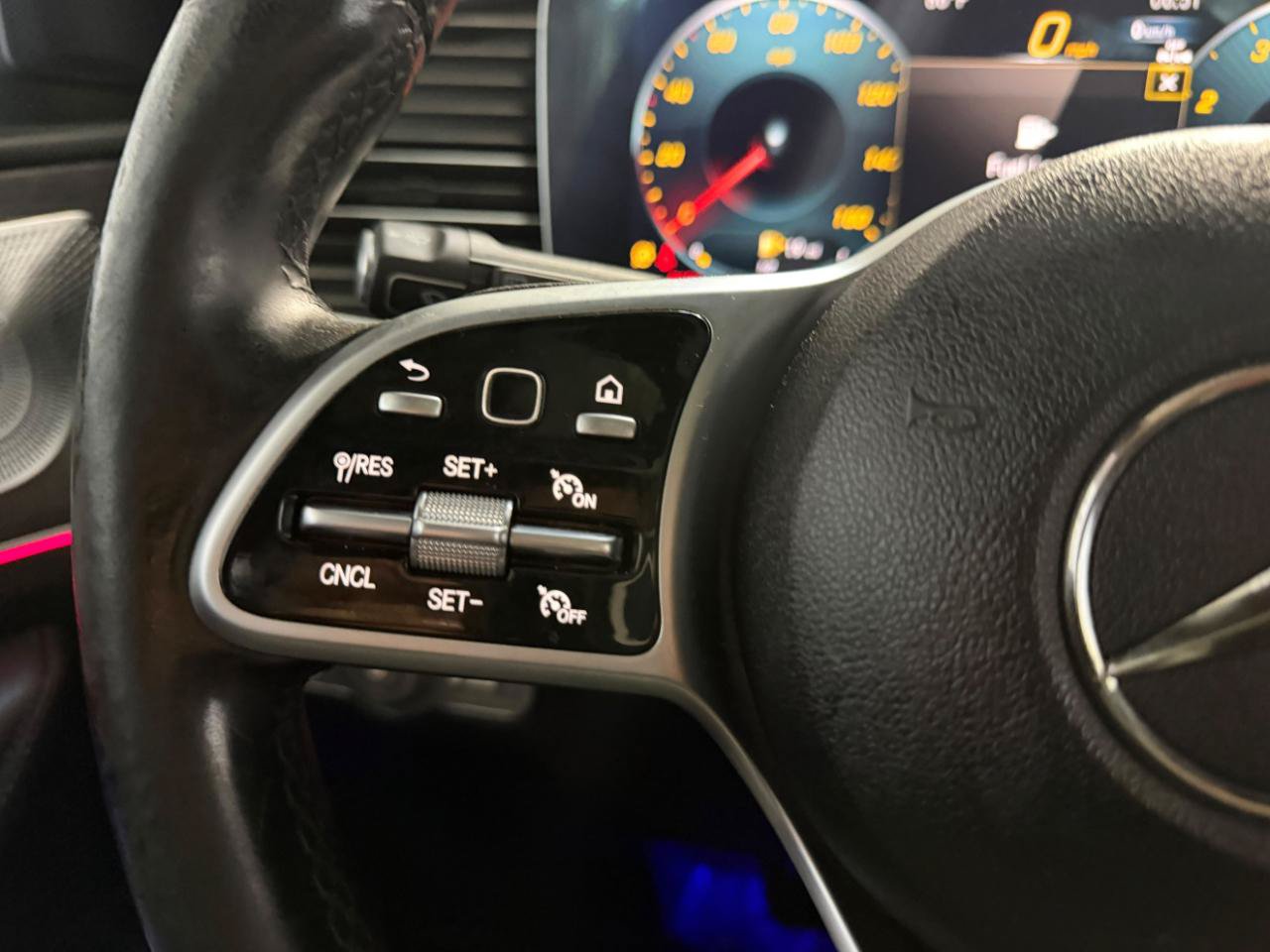 Used 2020 Mercedes-Benz GLE 350 4MATIC w/ Premium Package image 34