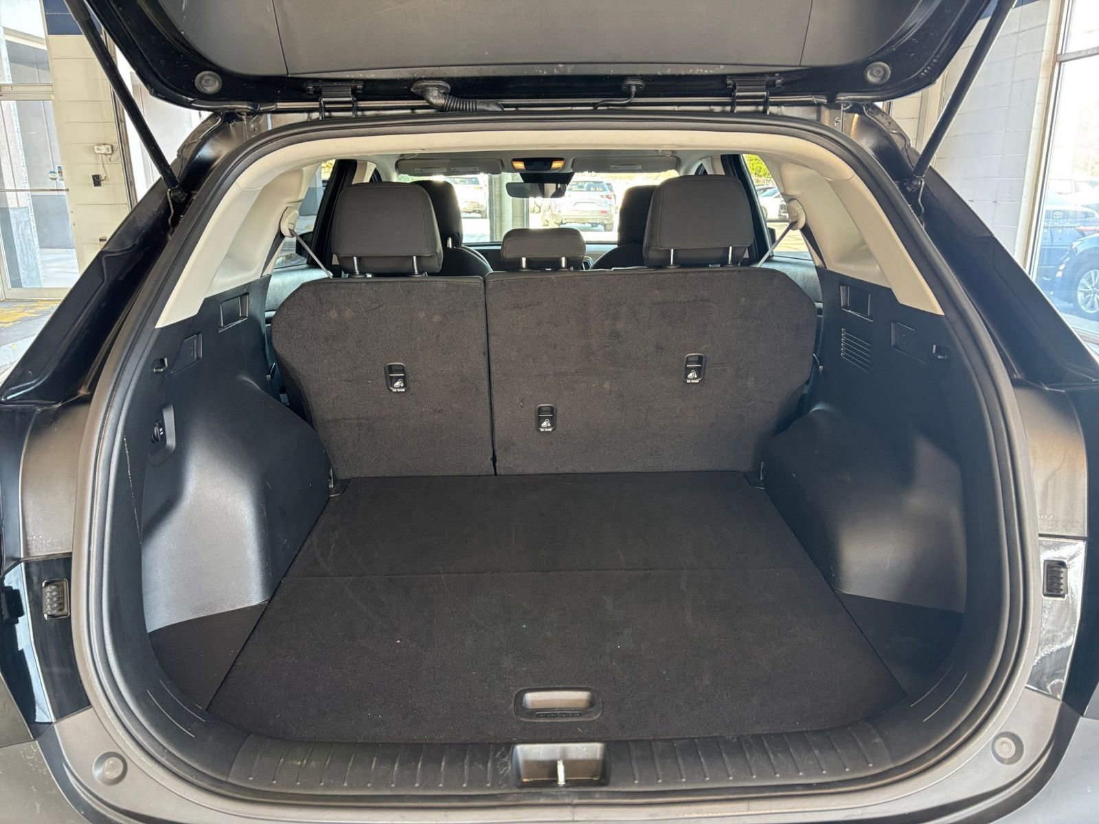 Used 2025 Kia Sportage LX image 35