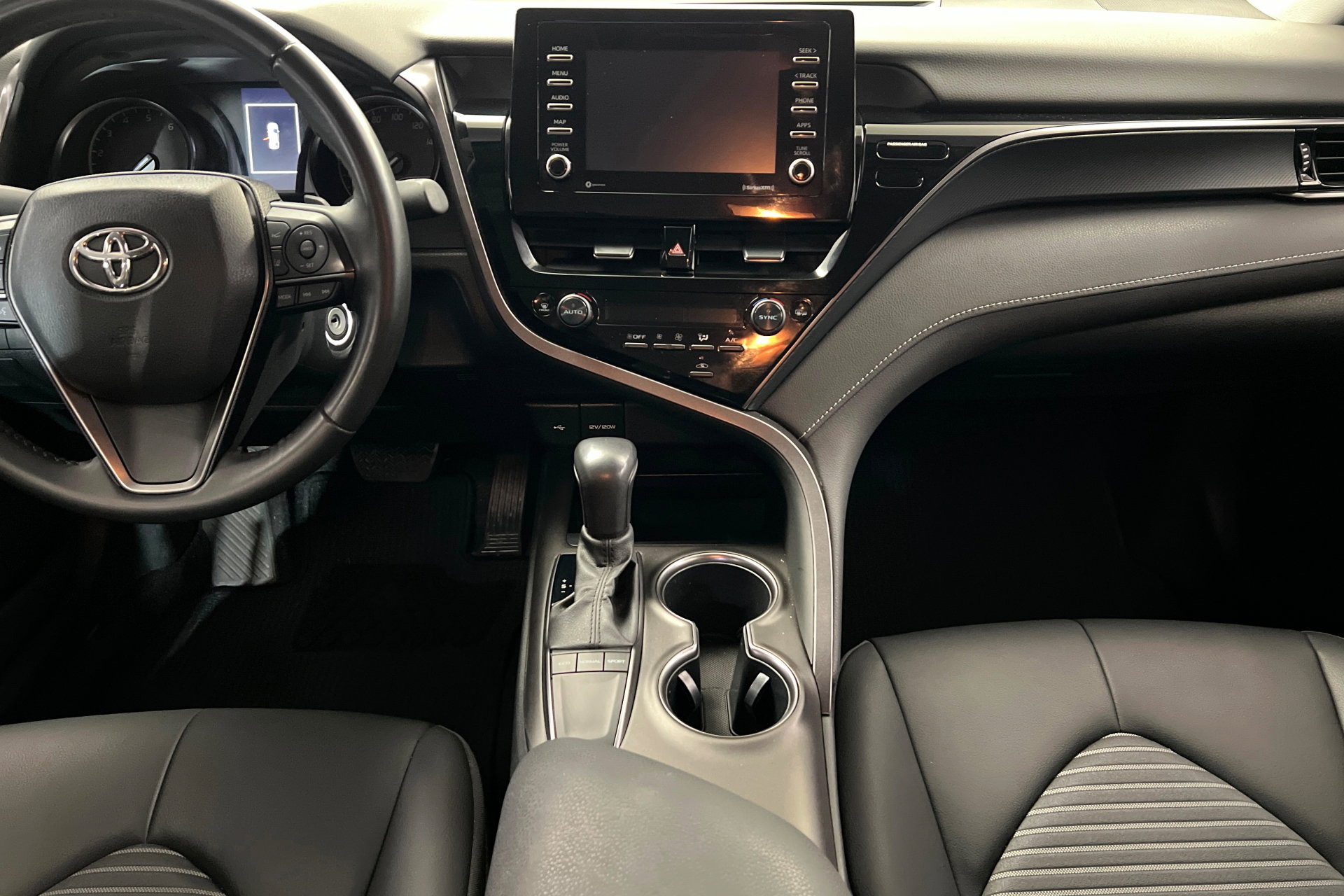 Used 2023 Toyota Camry SE image 13