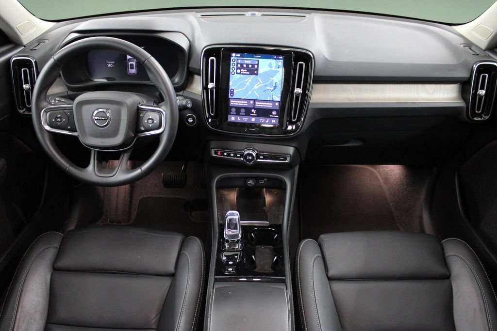 Used 2024 Volvo XC40 B5 Plus AWD/4WD image 19