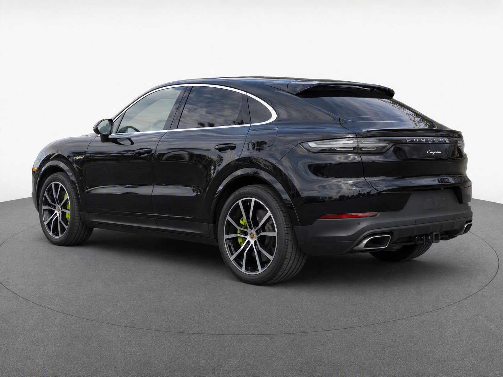 Certified 2026 Porsche Cayenne E-Hybrid Coupe AWD/4WD image 3