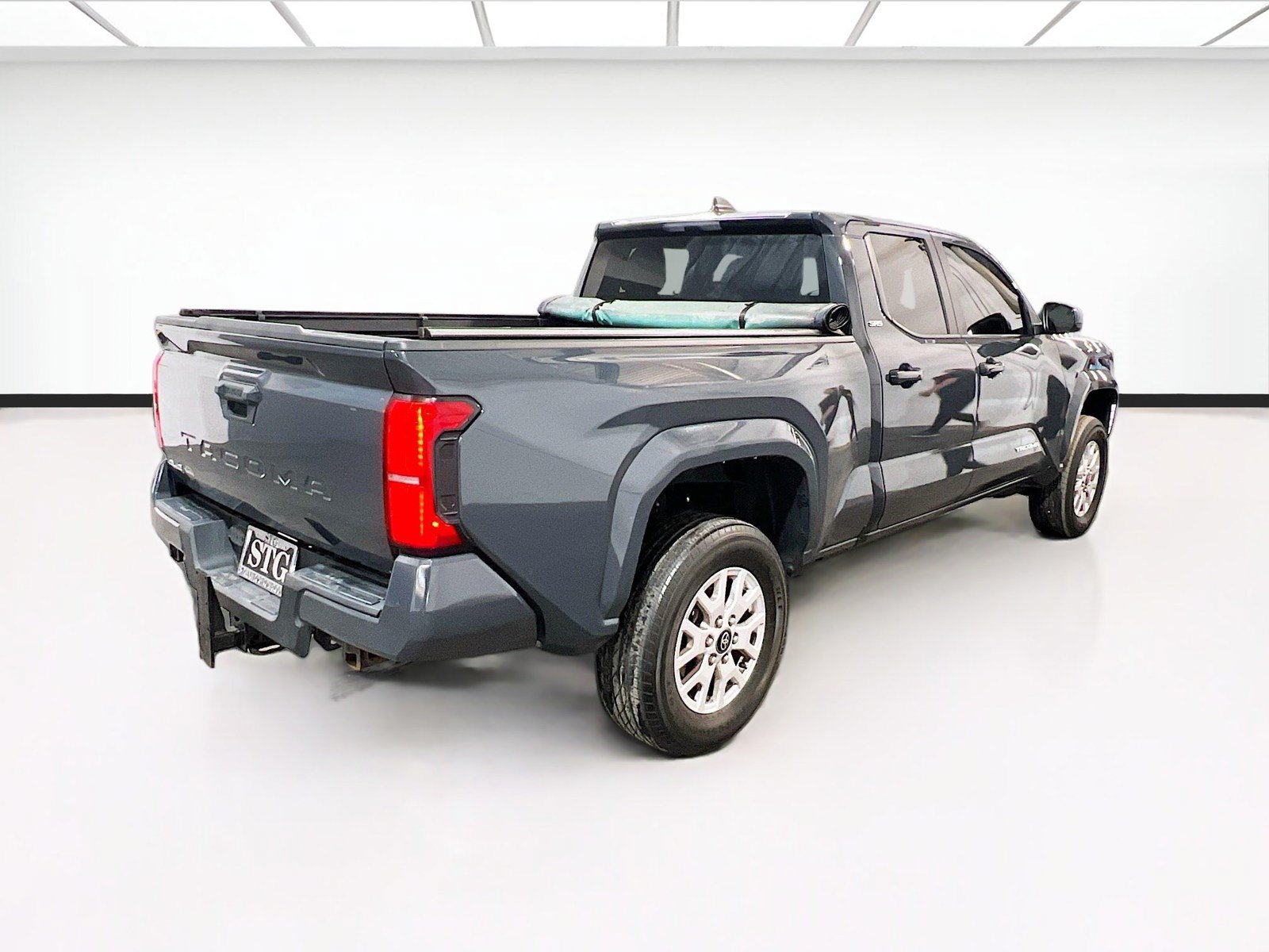 Used 2024 Toyota Tacoma SR5 AWD/4WD image 4