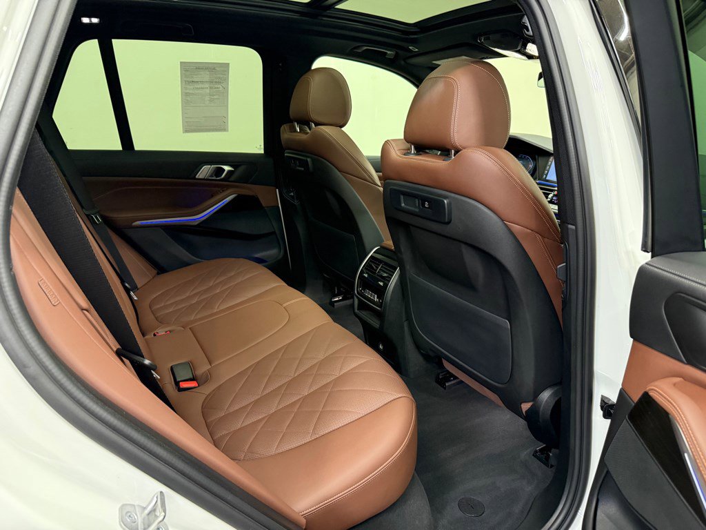 Used 2023 BMW X5 xDrive40i w/ M Sport Package image 11
