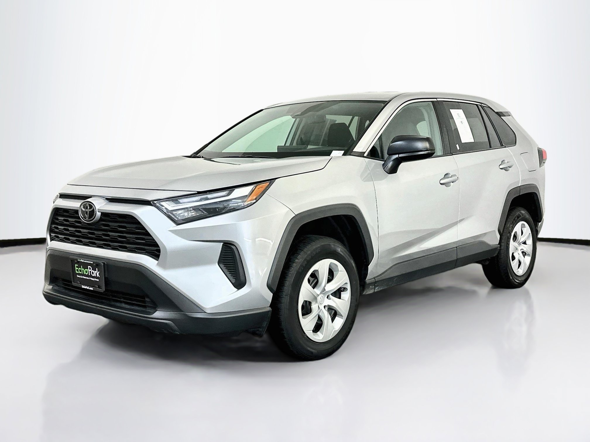 Used 2024 Toyota RAV4 LE AWD/4WD image 3