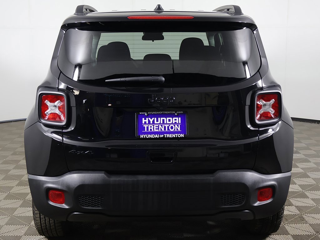 Used 2023 Jeep Renegade Latitude image 12