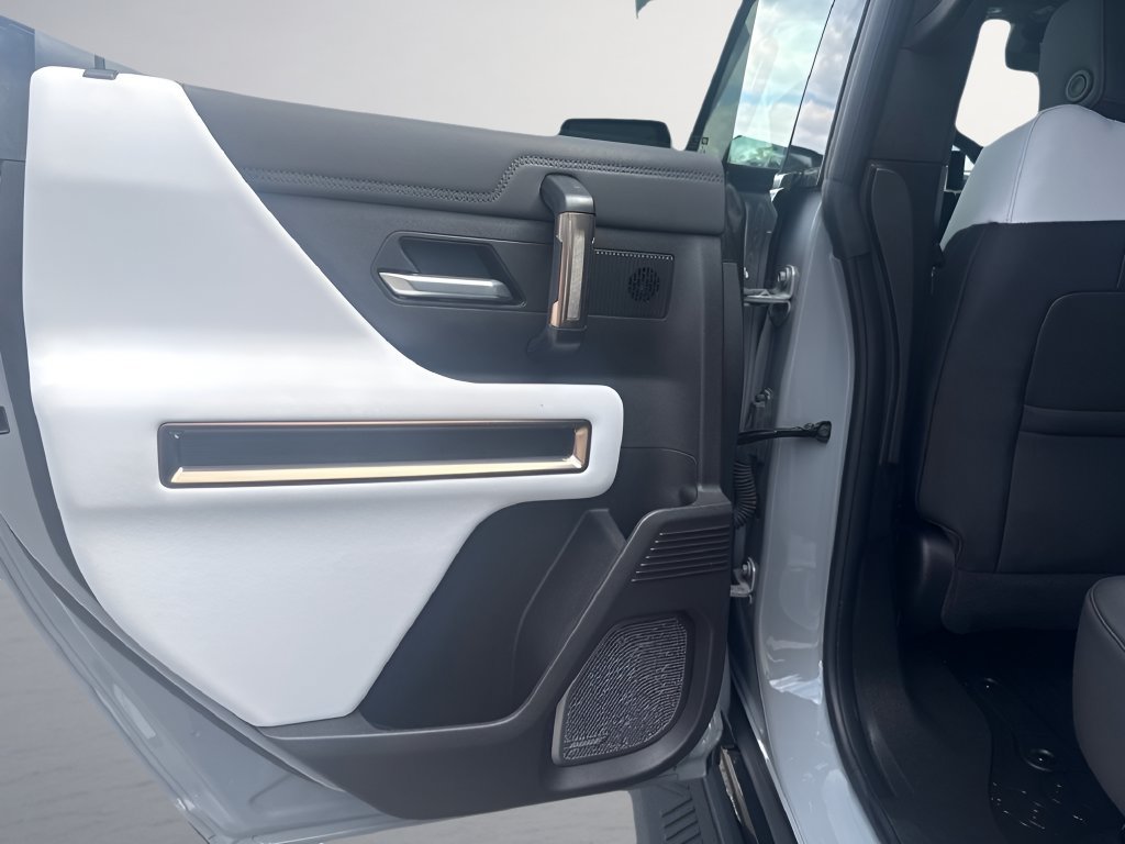 Used 2025 GMC Hummer EV 2X w/ LPO, Sport Package AWD/4WD image 31