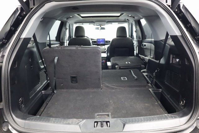 Used 2023 Ford Explorer XLT w/ Equipment Group 202A AWD/4WD image 32