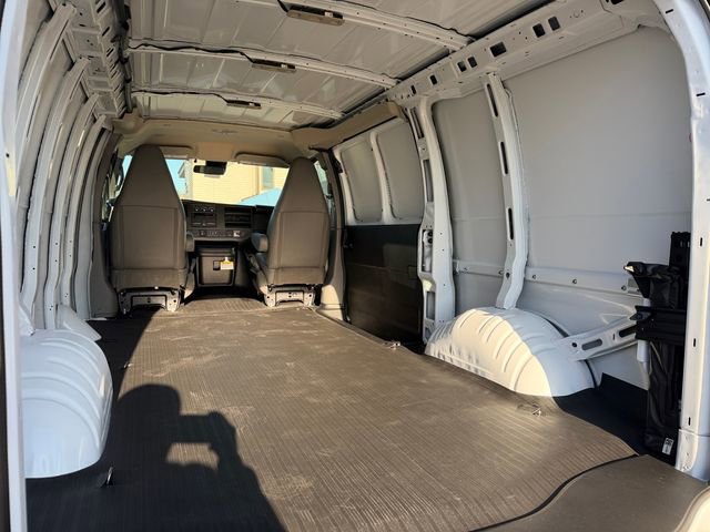 New 2025 Chevrolet Express 3500 w/ Driver Convenience Package image 29