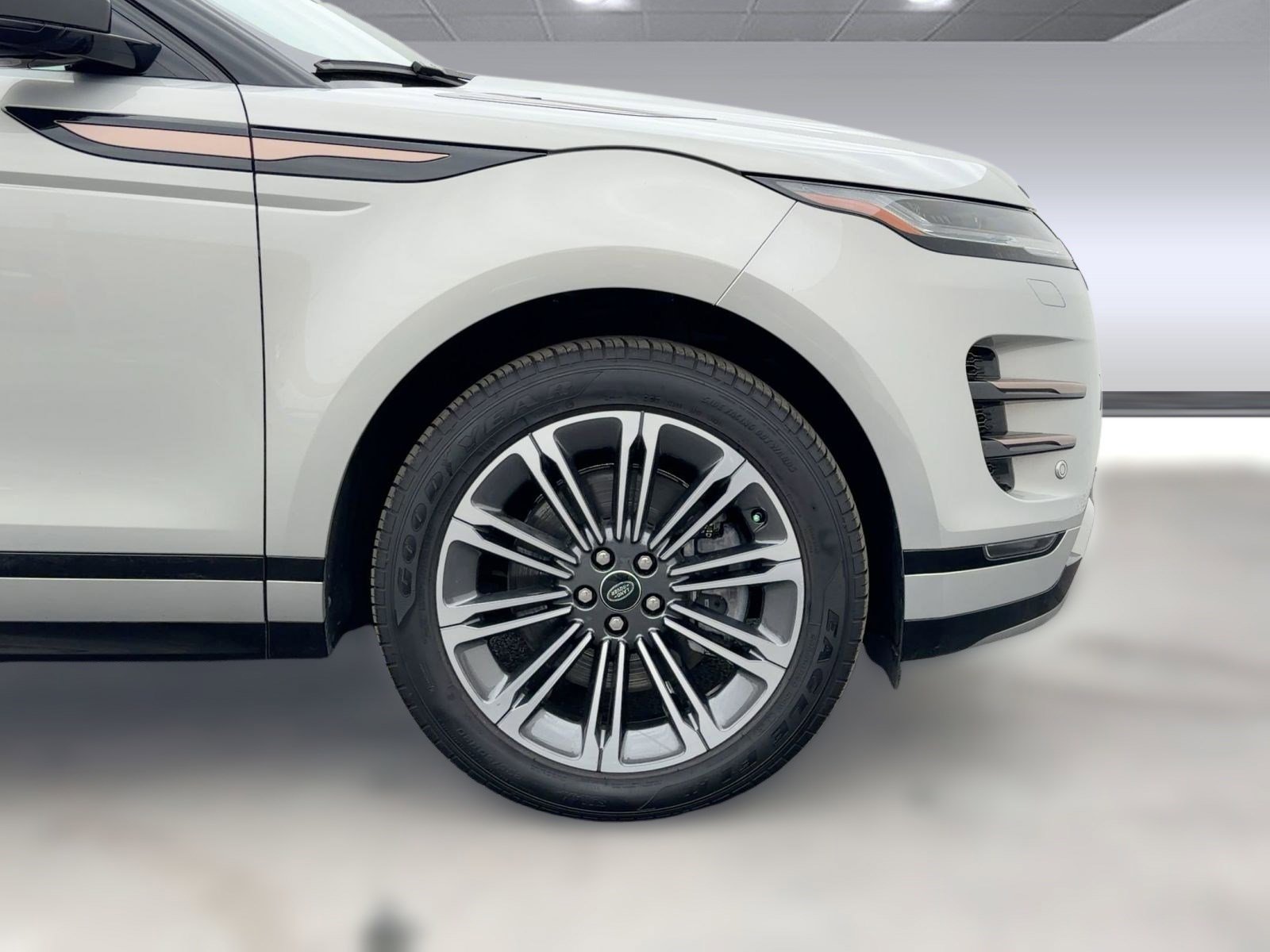 Used 2024 Land Rover Range Rover Evoque Dynamic SE image 9