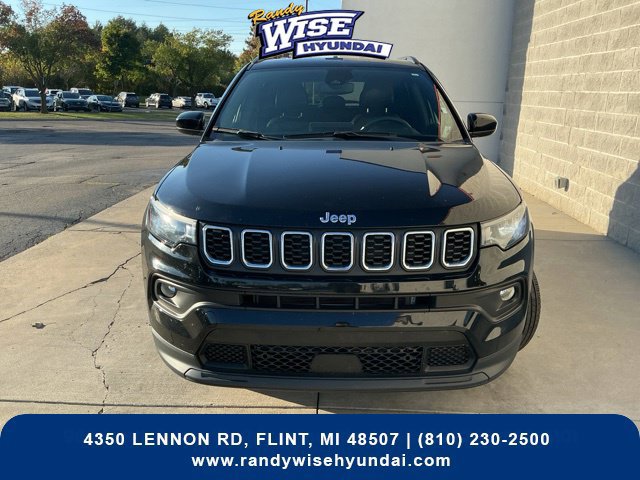Used 2024 Jeep Compass Latitude AWD/4WD image 4