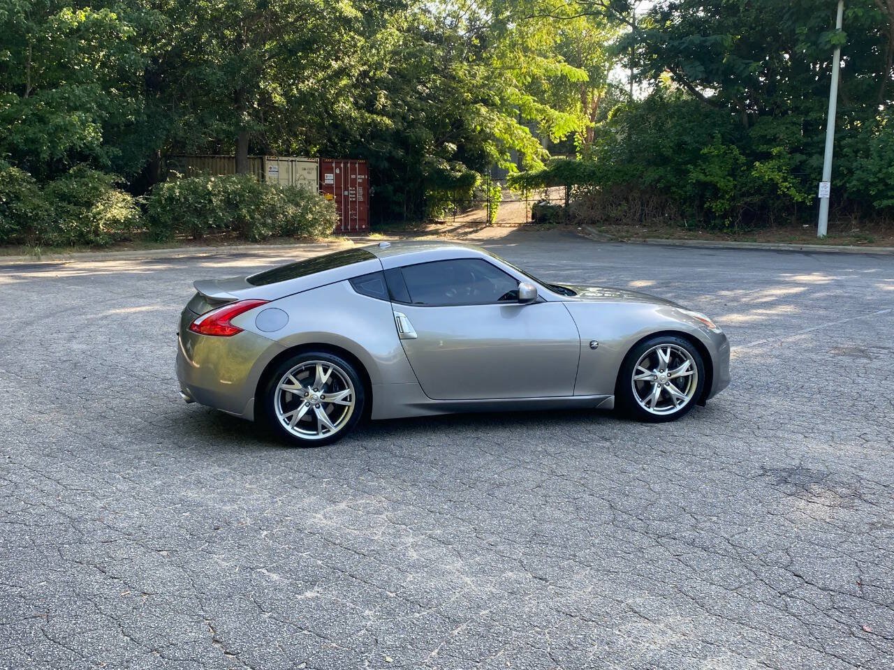 Used 2010 Nissan 370Z Touring w/ Sport Pkg RWD image 4