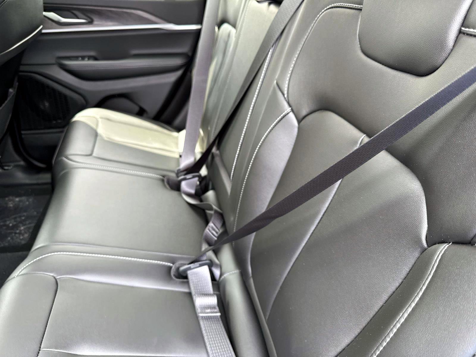 New 2025 Jeep Grand Cherokee Limited image 8