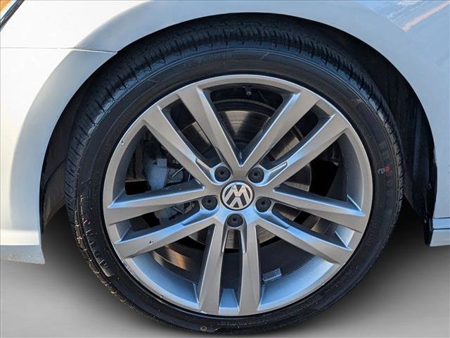 Used 2017 Volkswagen Passat 1.8T R-Line w/ R-Line Lighting Package image 21