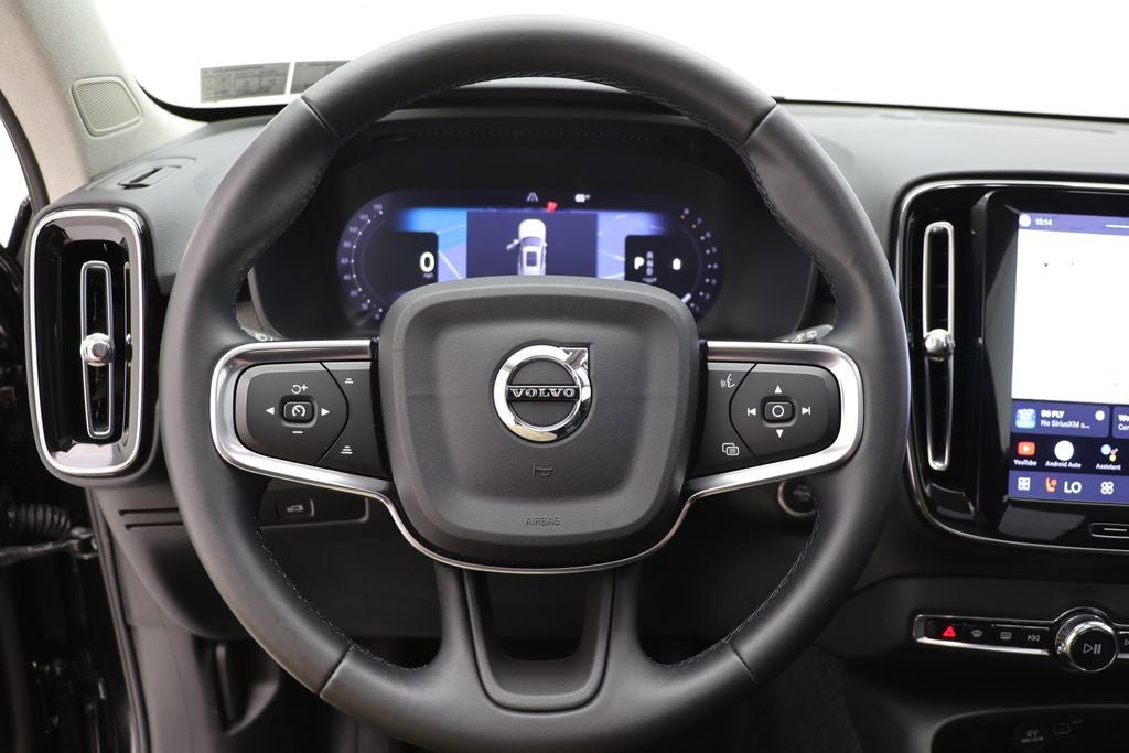 Used 2025 Volvo XC40 B5 Core AWD/4WD image 17