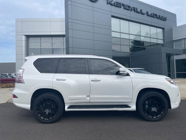 Used 2017 Lexus GX 460 image 3