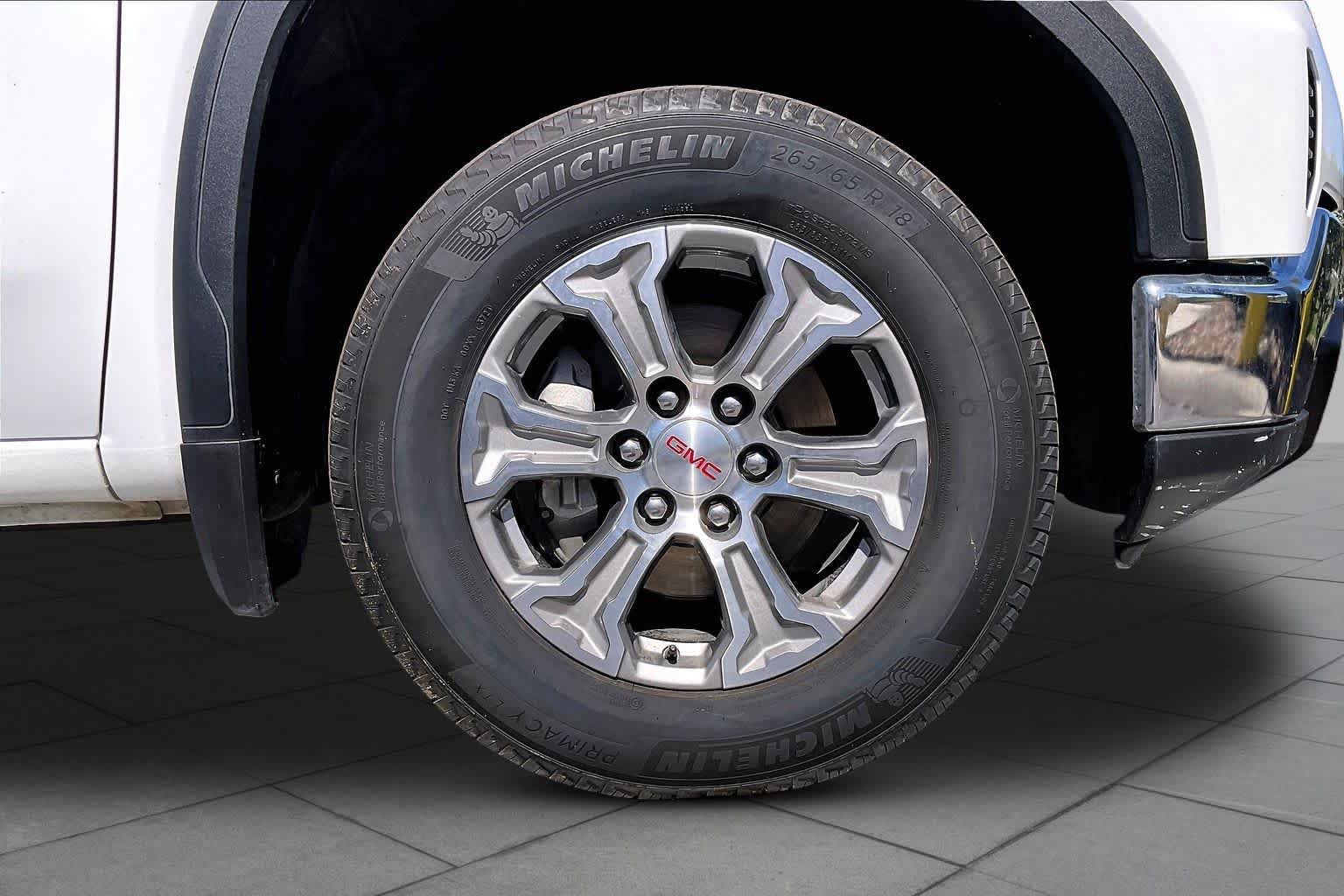 Certified 2025 GMC Sierra 1500 SLT RWD image 10