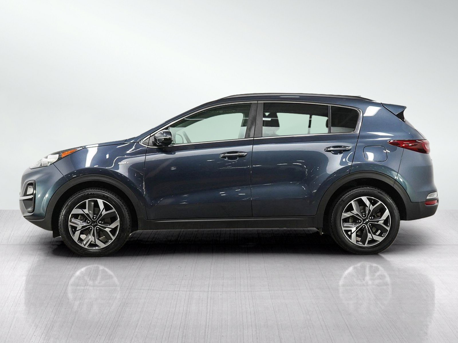 Used 2020 Kia Sportage EX w/ Option Group 15 AWD/4WD image 2