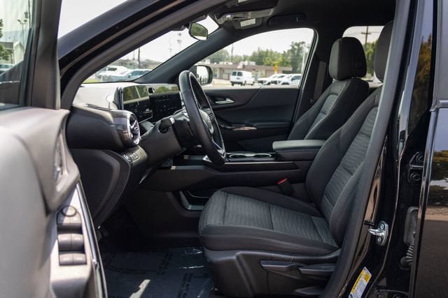 Used 2025 Chevrolet Equinox LT AWD/4WD image 6