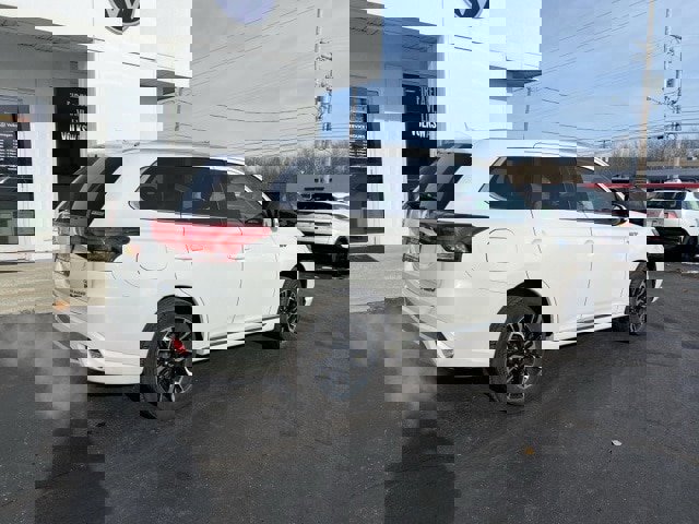 Used 2018 Mitsubishi Outlander GT image 3