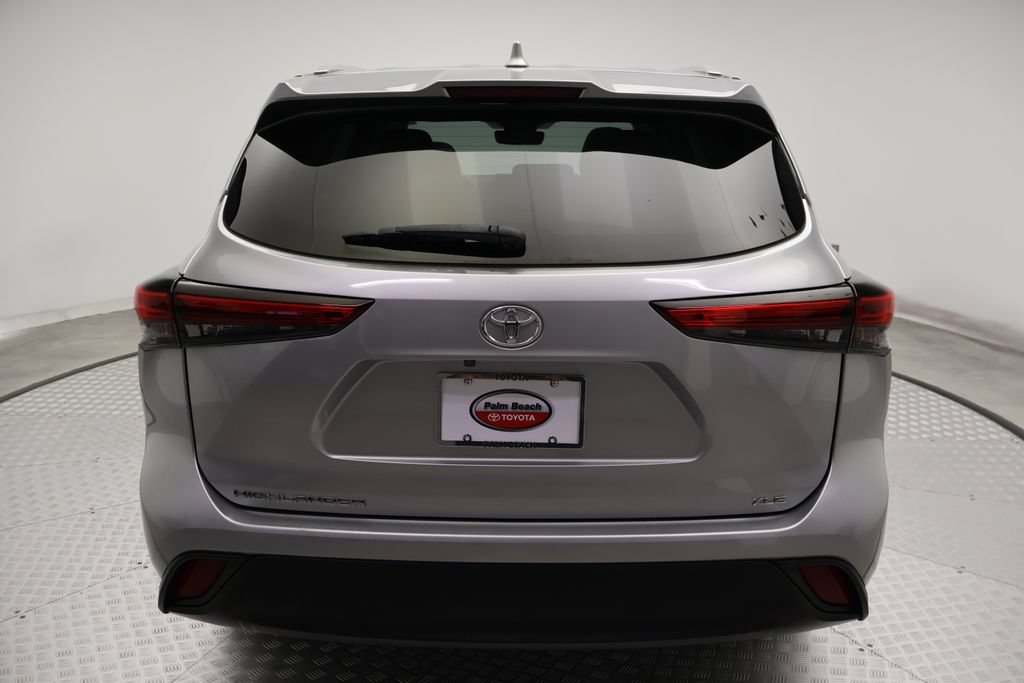 Used 2023 Toyota Highlander XLE FWD image 10