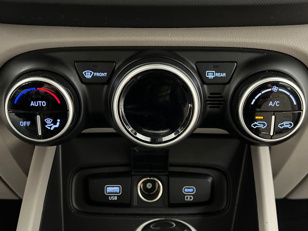 Used 2025 Hyundai Venue SEL image 45