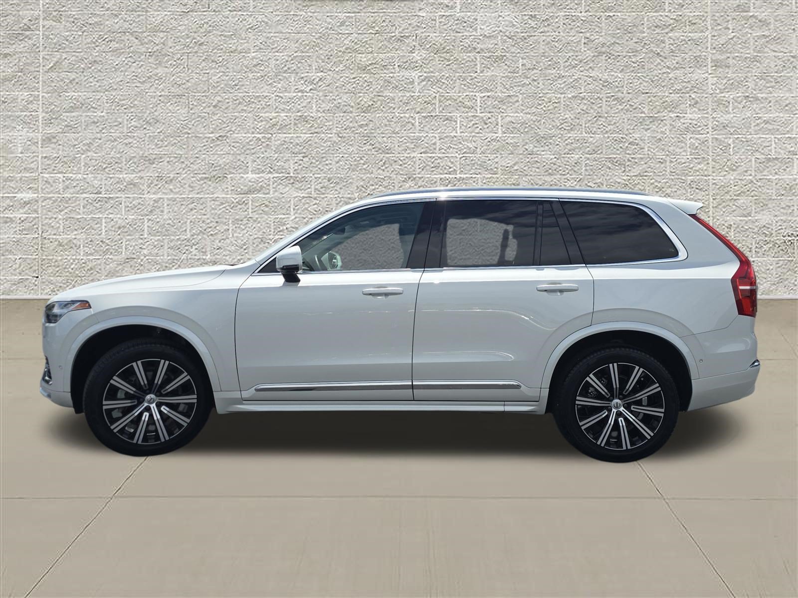 Used 2025 Volvo XC90 B6 Plus AWD/4WD image 4